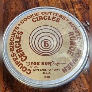 Vintage 1980 Fox Run Craftsman 5 Metal Circles Cookie Cutter set with tin